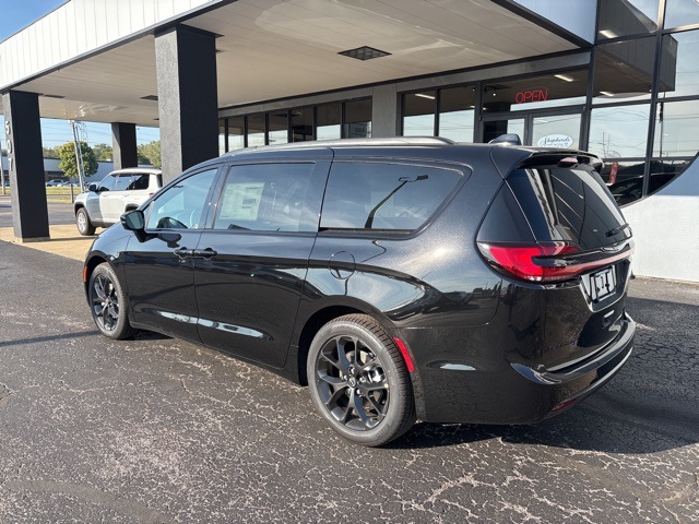 2026 Chrysler Pacifica Limited photo 6