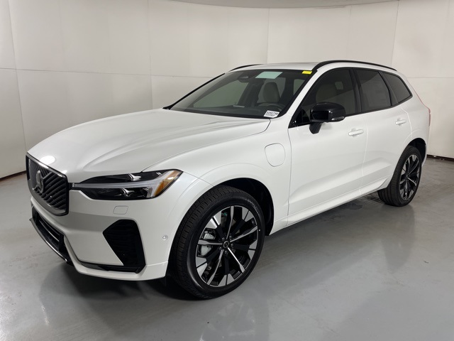 2026 Volvo XC60 T8 photo 3