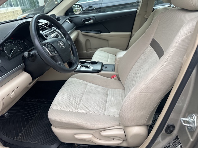 2013 Toyota Camry LE photo 8