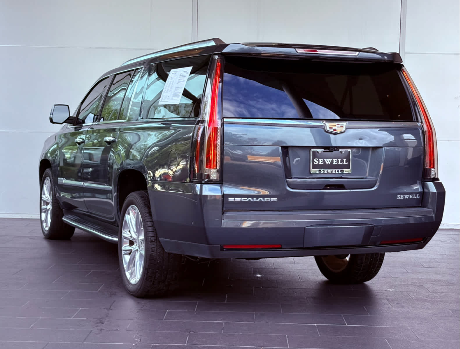 2019 Cadillac Escalade ESV Luxury photo 4
