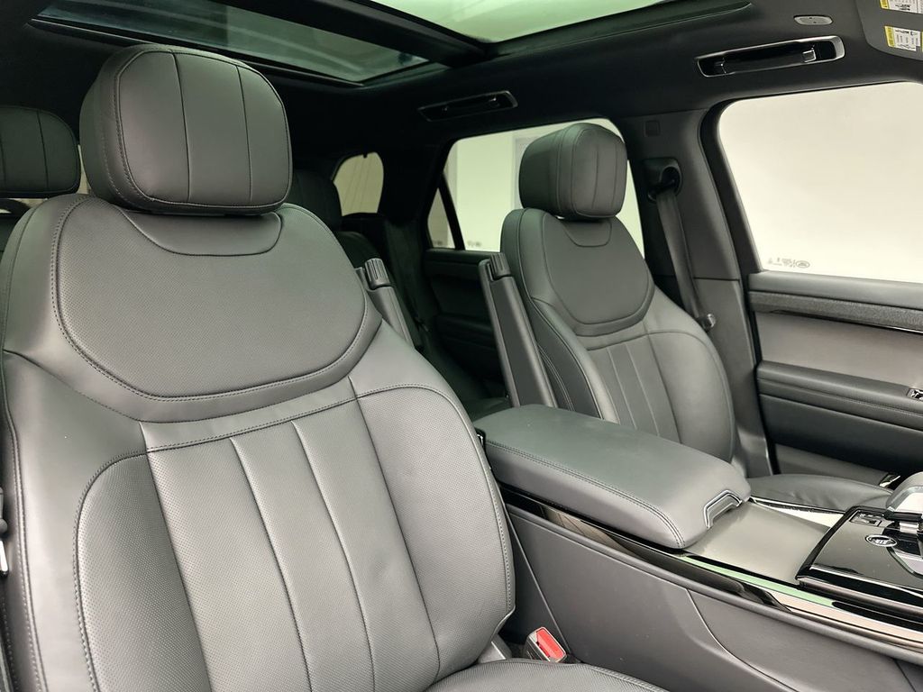 2024 Land Rover Range Rover Sport P400 Dynamic SE photo 6