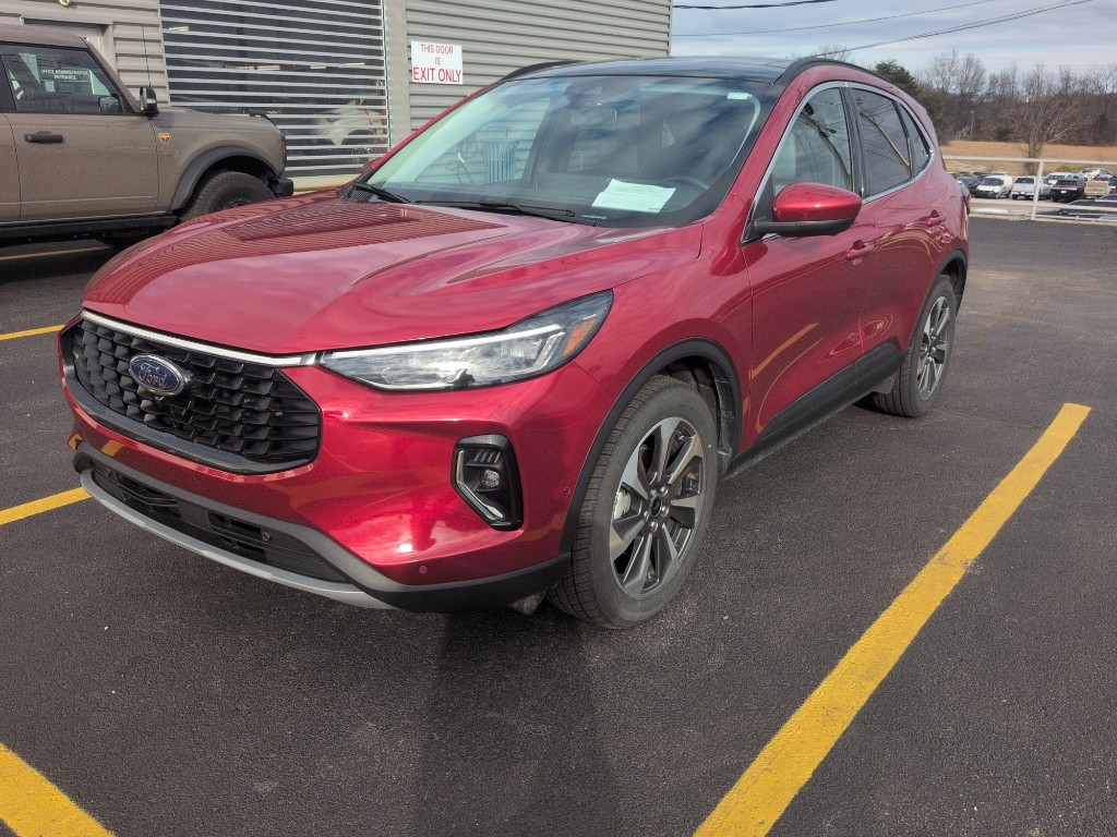 2023 Ford Escape Platinum's photo