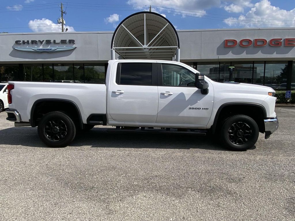 2024 Chevrolet Silverado 3500HD LT photo 2