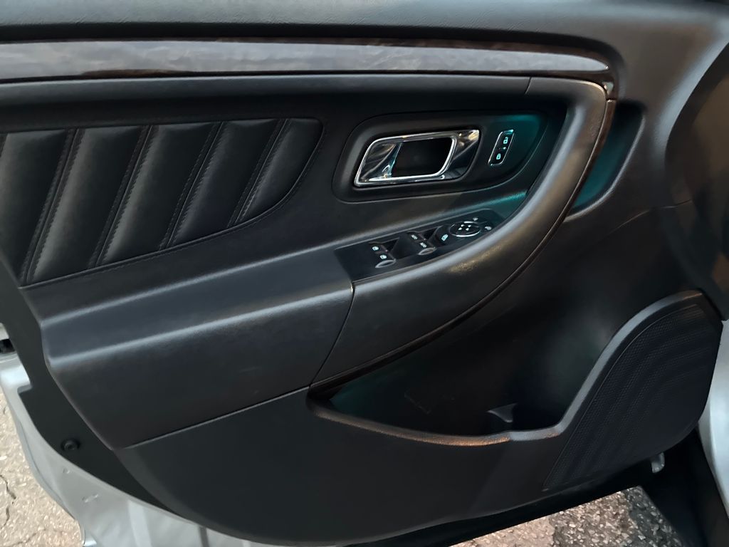 2013 Ford Taurus Limited photo 10