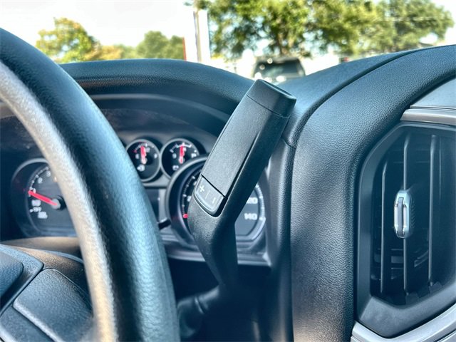 2023 Chevrolet Silverado 1500 Custom photo 2