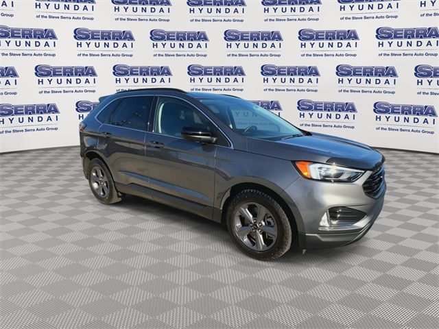 2022 Ford Edge SEL photo 3