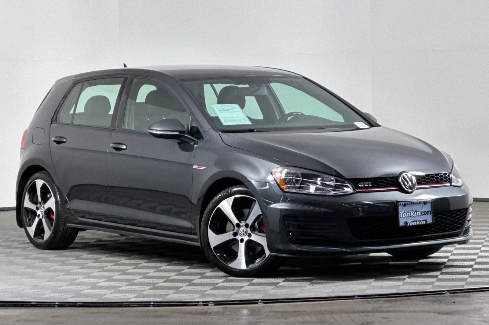 2017 Volkswagen Golf GTI S photo 2