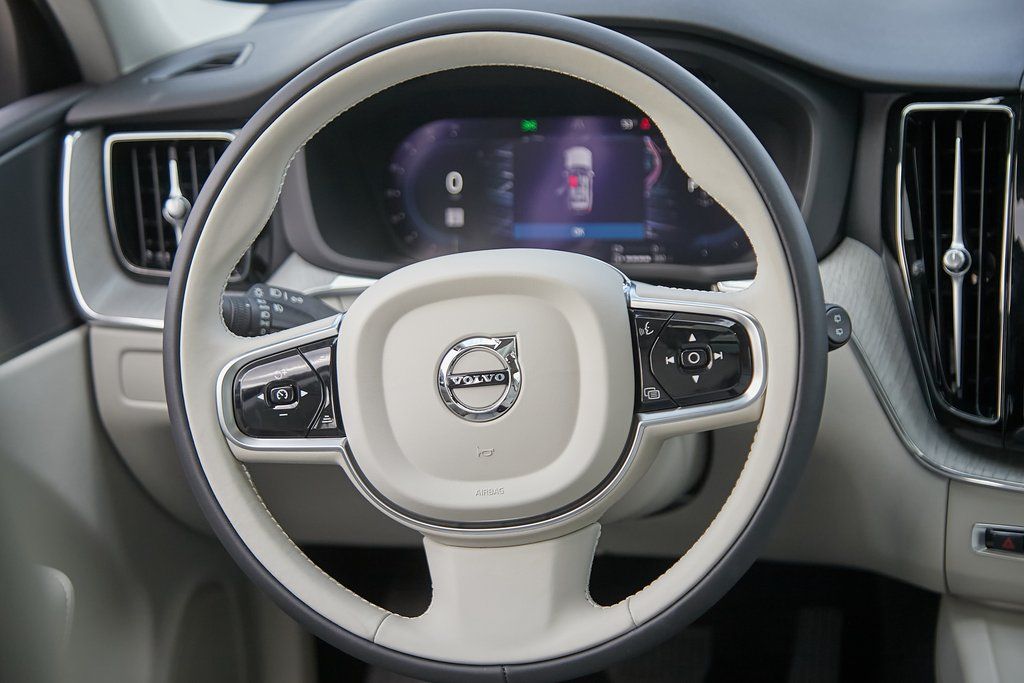 2025 VOLVO XC60 - Image 23