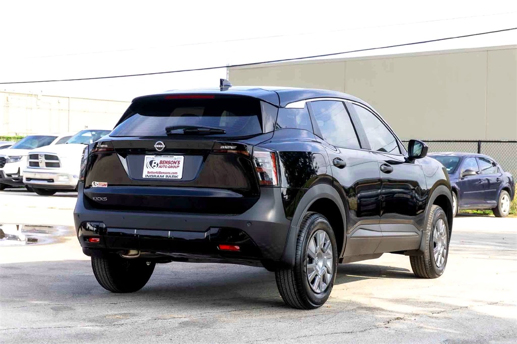 2026 Nissan Kicks S photo 4