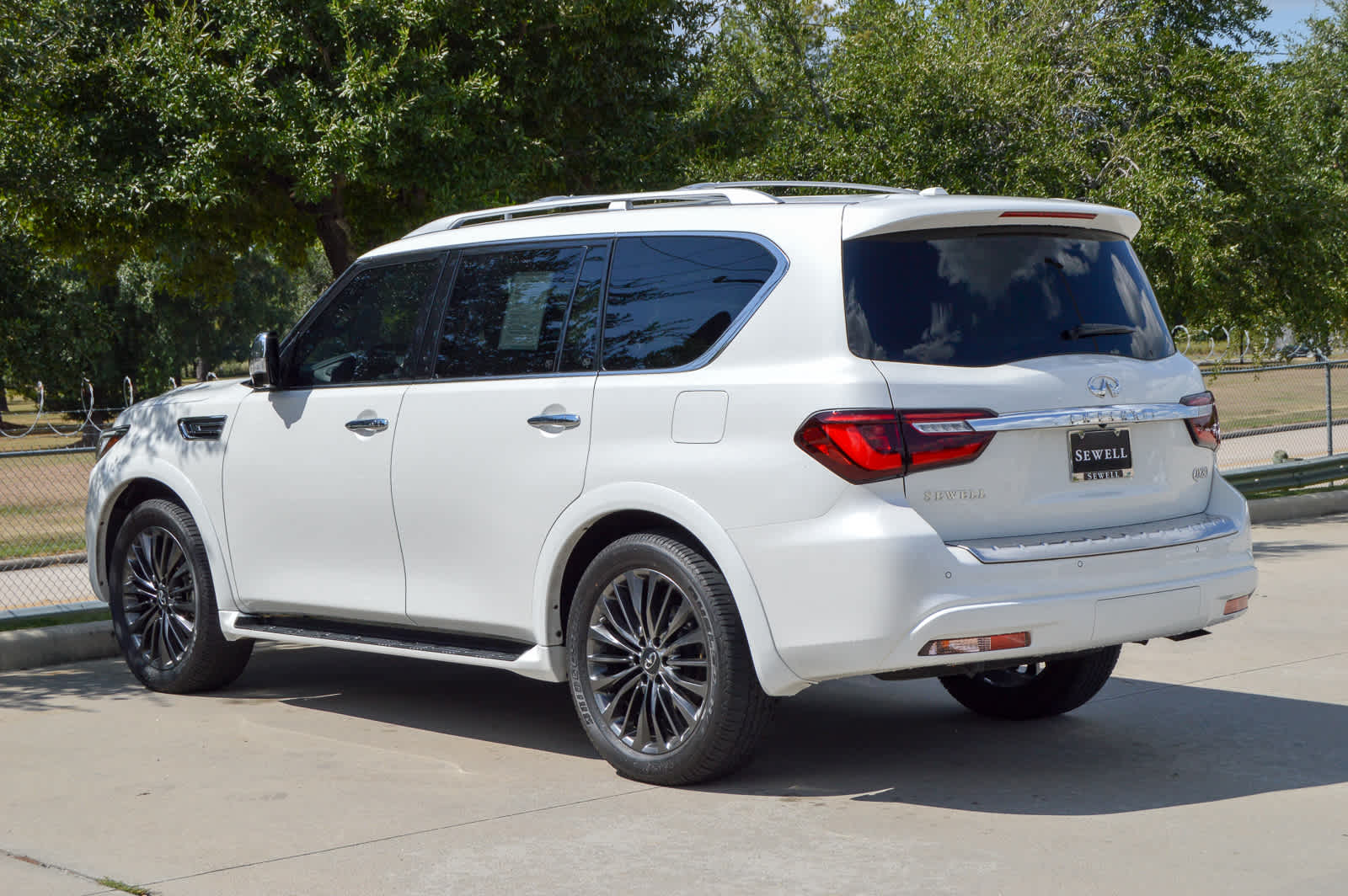 2022 Infiniti QX80 Sensory photo 6