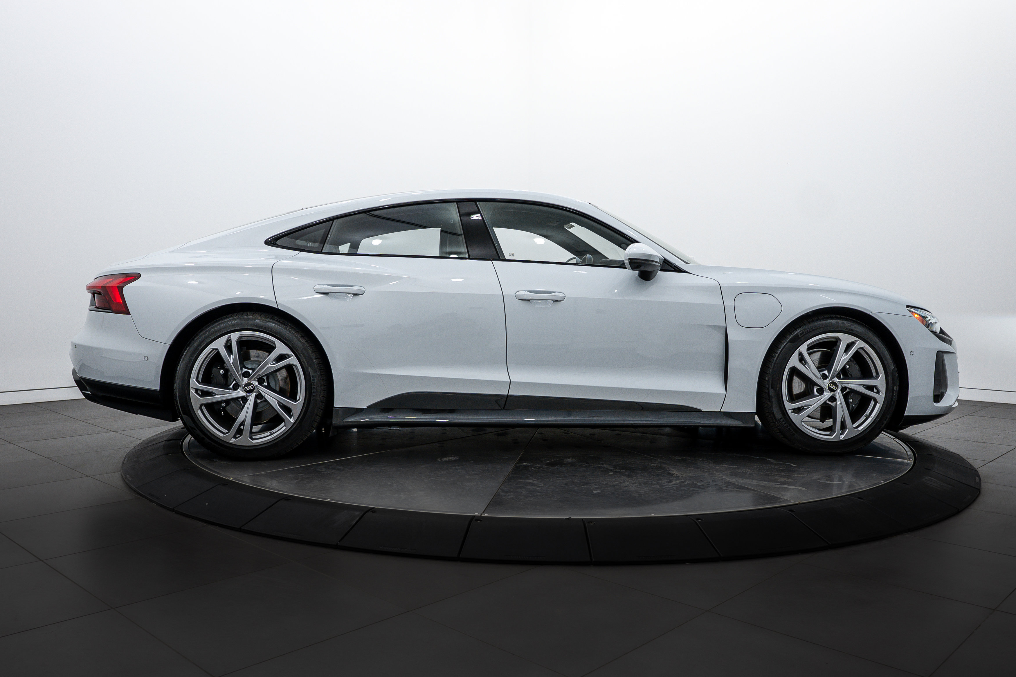 2023 Audi e-tron GT Prestige photo 3