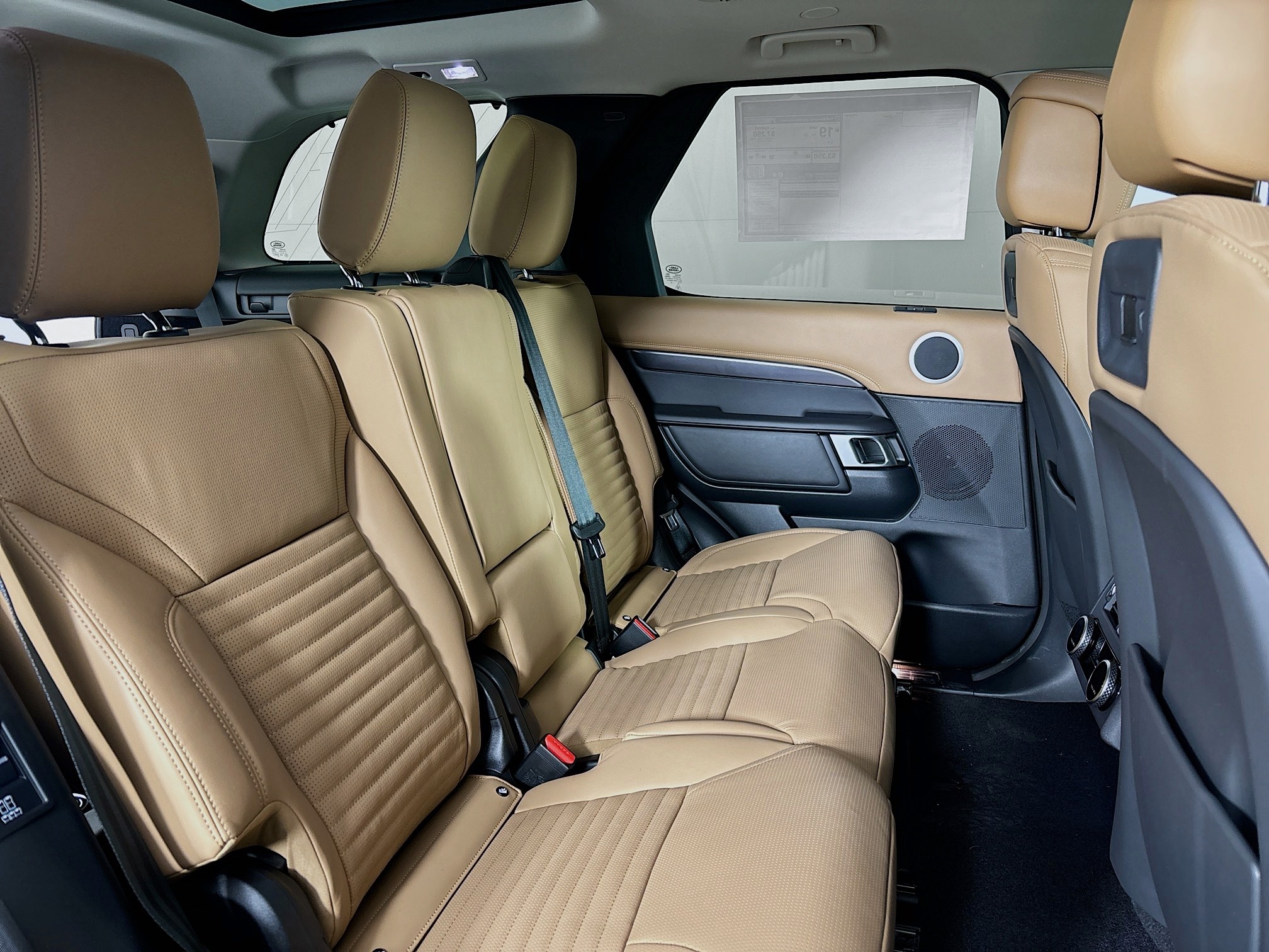 2025 Land Rover Discovery Metropolitan Edition photo 26