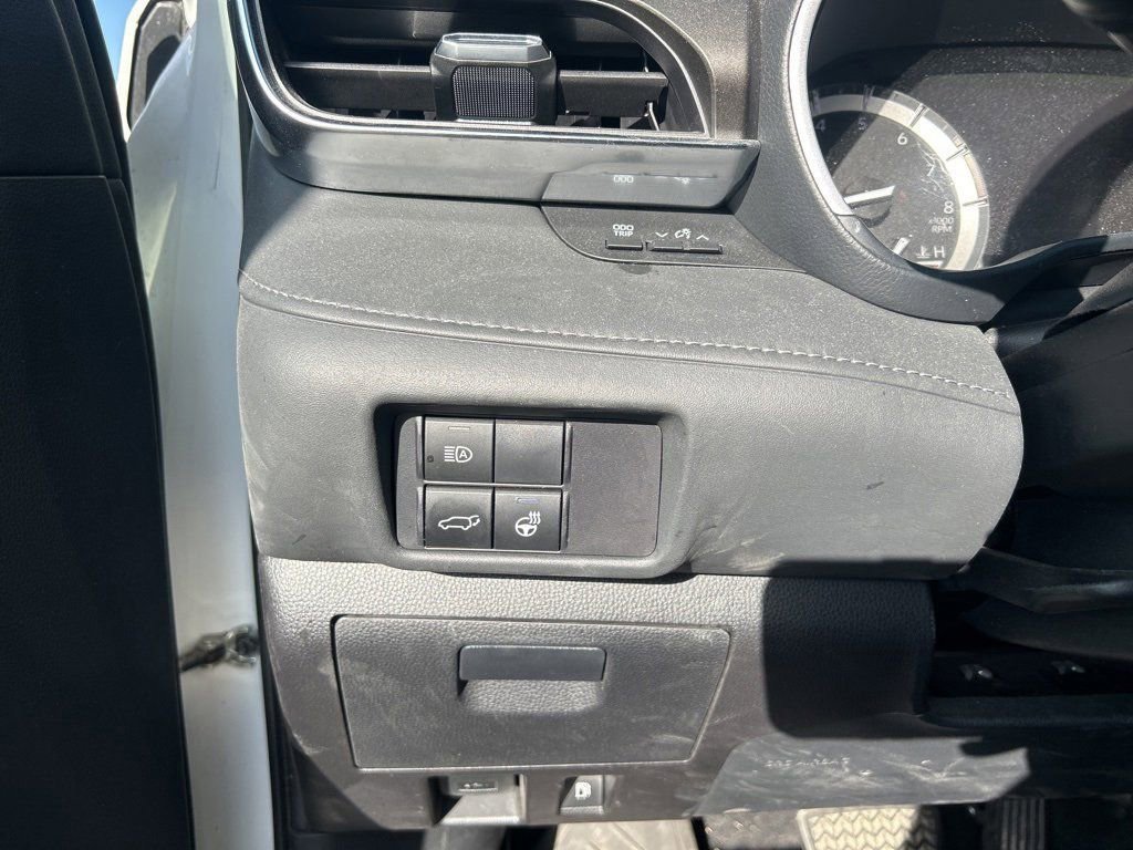2022 Toyota Highlander Limited photo 18