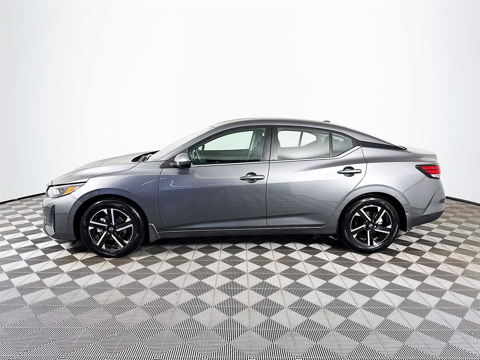 2025 Nissan Sentra SV photo 4