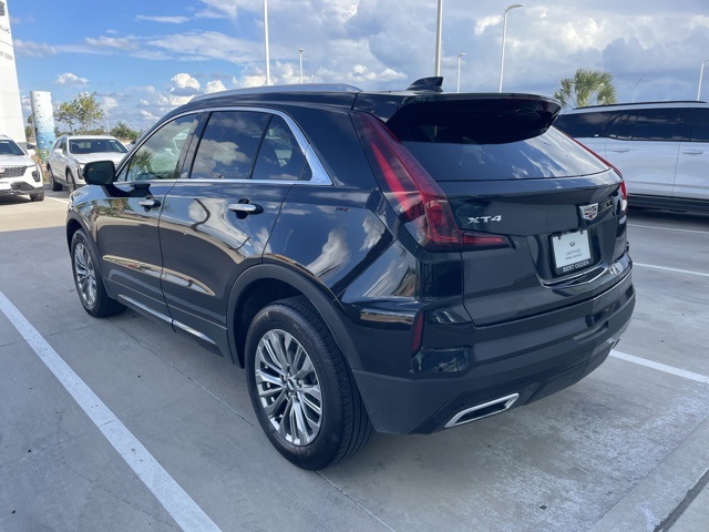 2025 Cadillac XT4 Premium Luxury photo 4