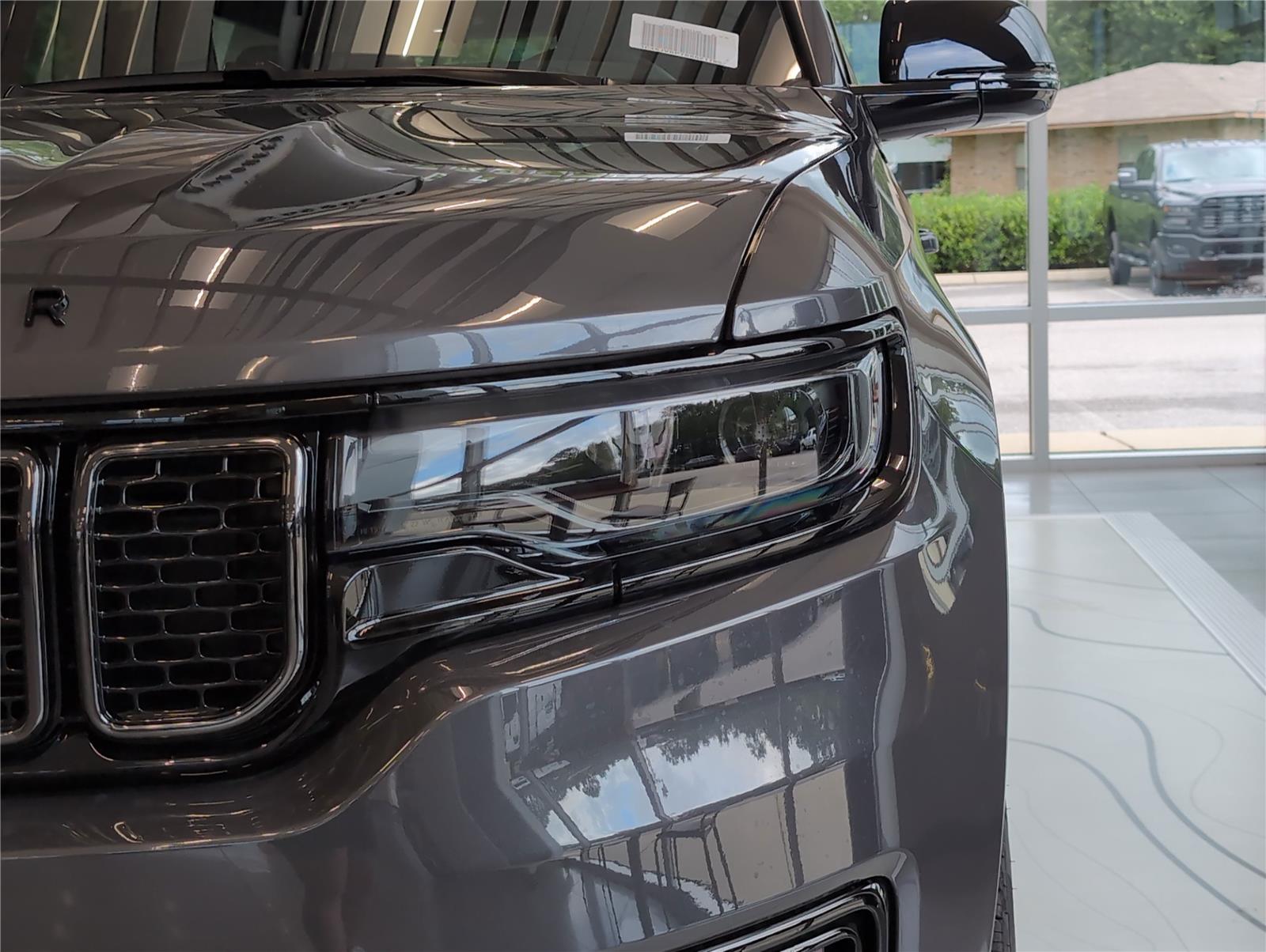 2025 Jeep Wagoneer Series II Carbide photo 30