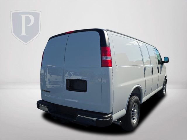 2025 Chevrolet Express Cargo 2500 photo 3