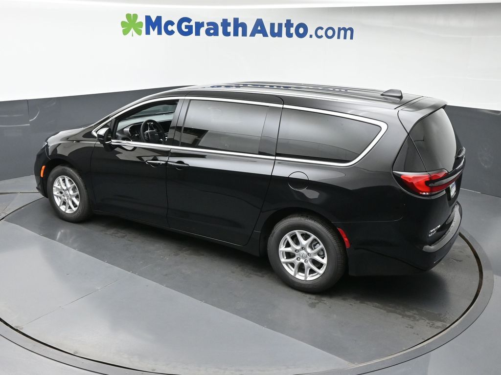 2026 Chrysler Pacifica photo 19