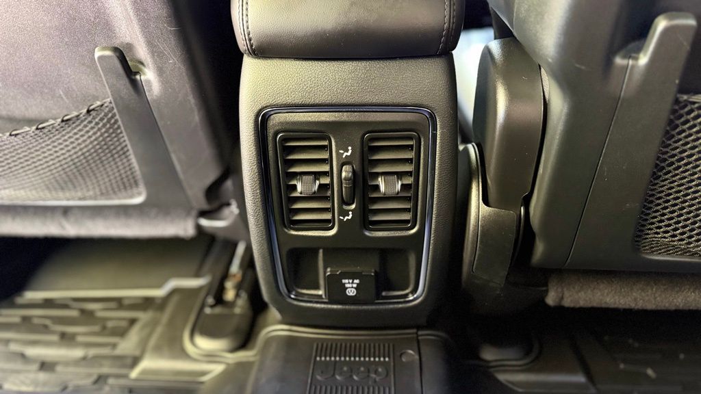 2020 Jeep Grand Cherokee Altitude photo 19