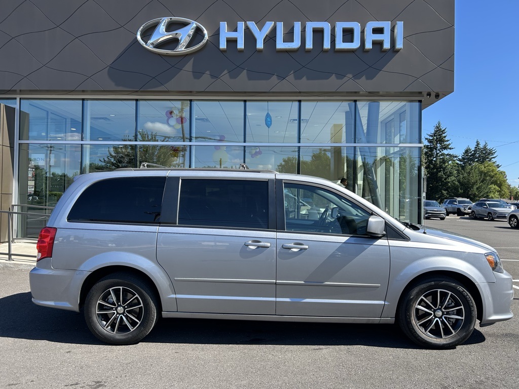 2016 Dodge Grand Caravan R/T photo 5
