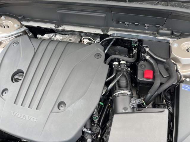 2025 Volvo XC60 B5 photo 27