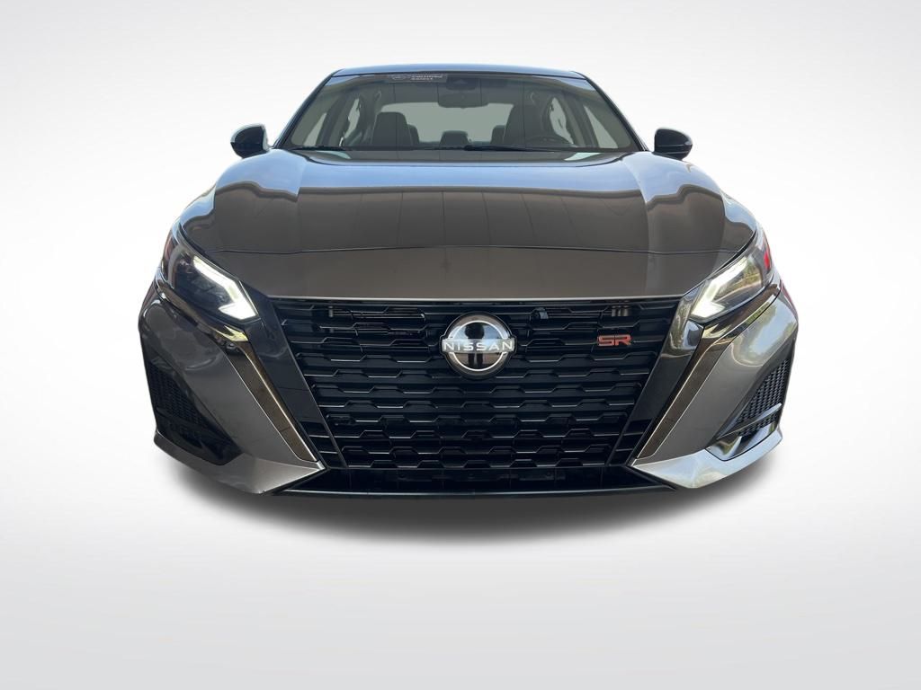 2023 Nissan Altima SR photo 2