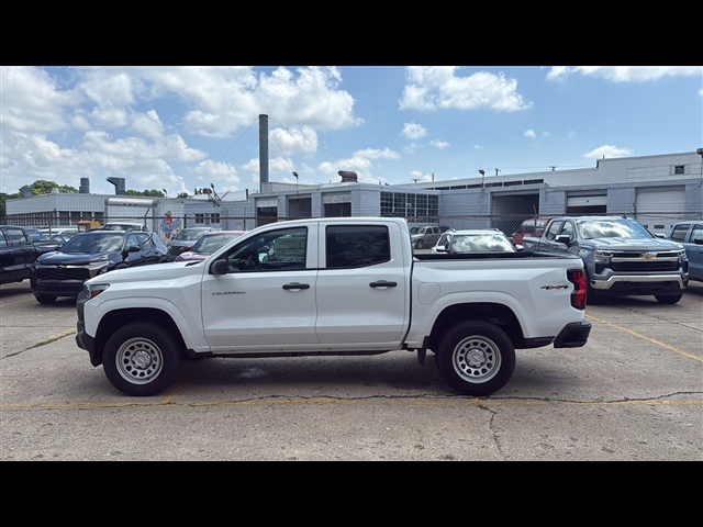 2025 Chevrolet Colorado LT photo 2