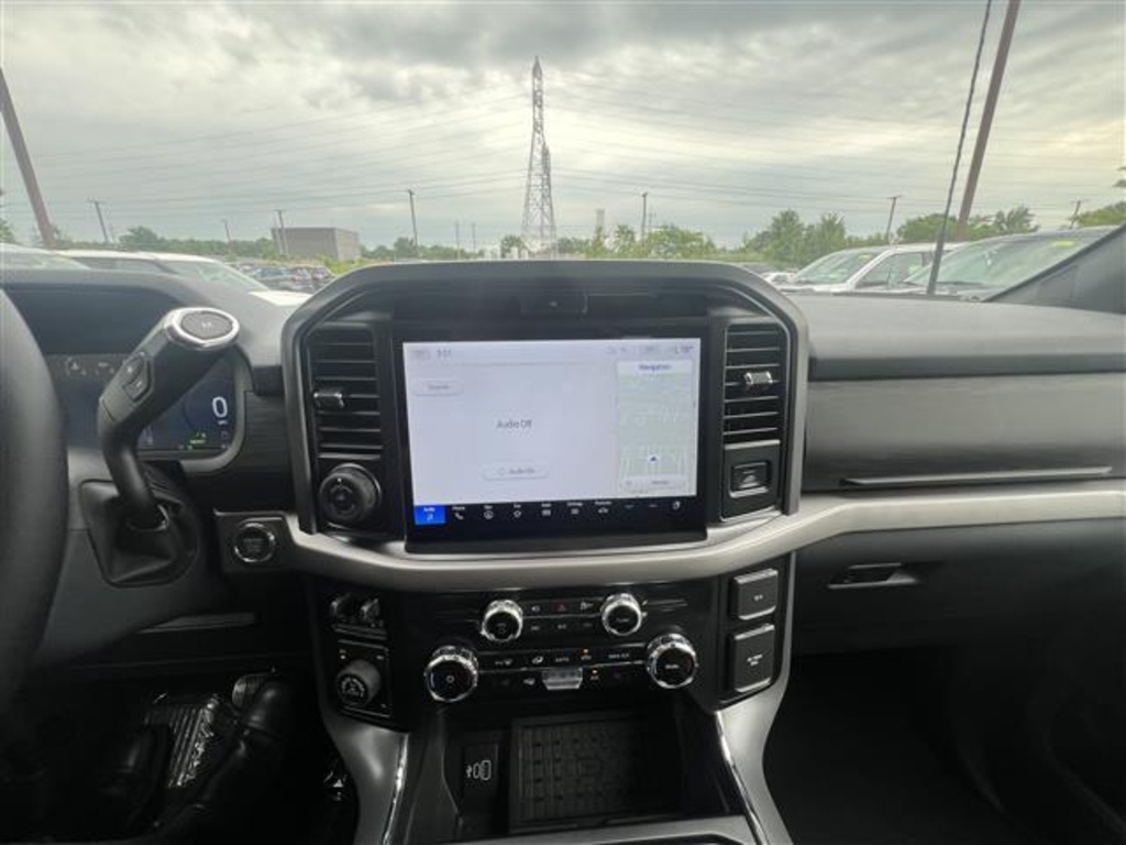 2025 Ford F-150 XLT photo 10