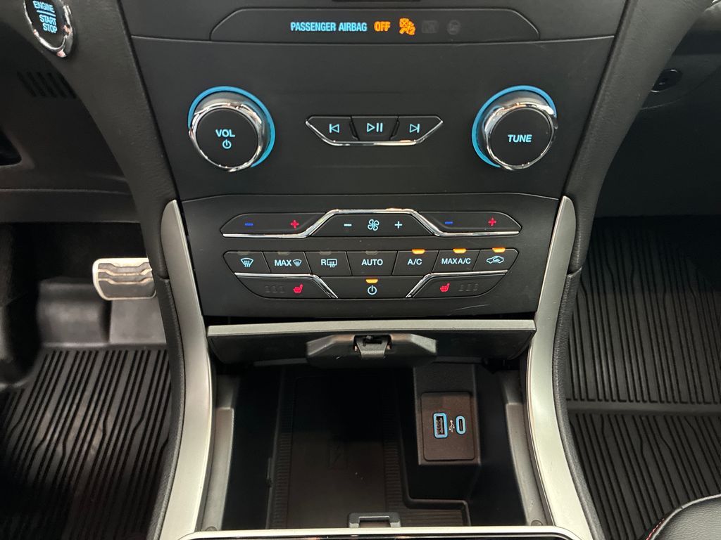 2020 Ford Edge ST photo 15