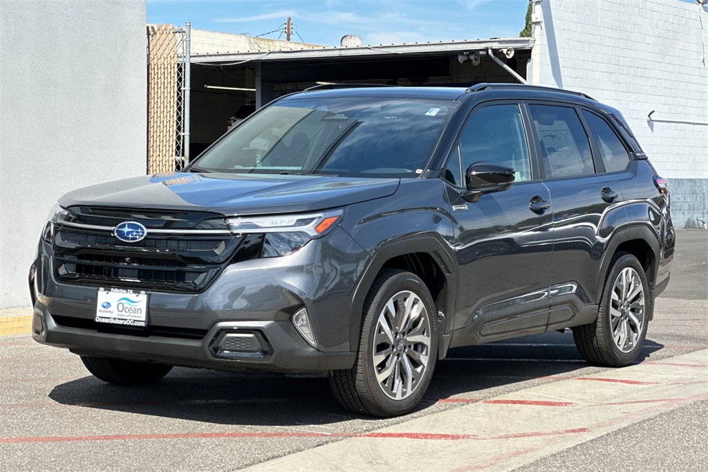 2025 Subaru Forester Touring photo 8