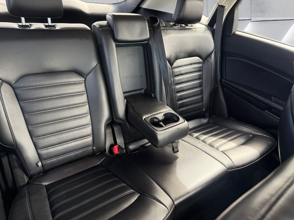 2023 Ford Edge SEL photo 16