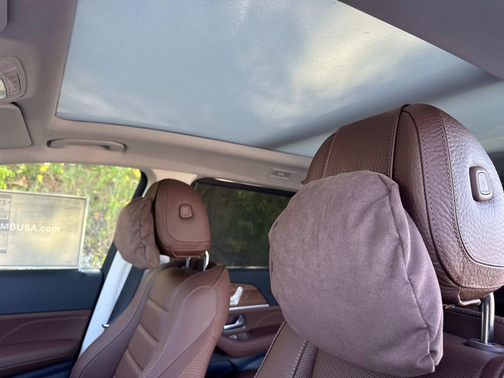 2026 Mercedes Benz GLS 450 4MATIC photo 18
