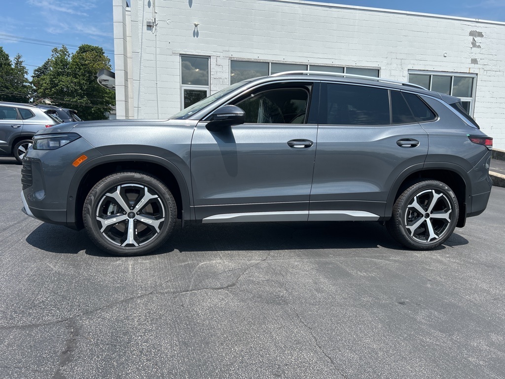 2025 Volkswagen Tiguan SE photo 2
