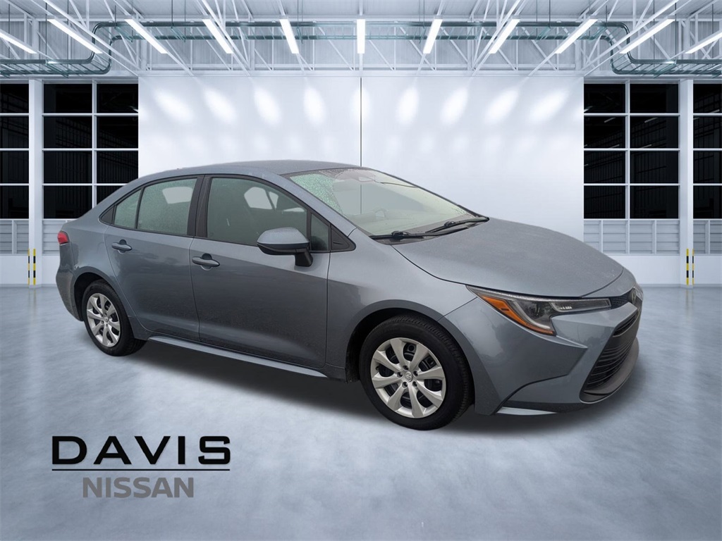 2024 Toyota Corolla LE's photo