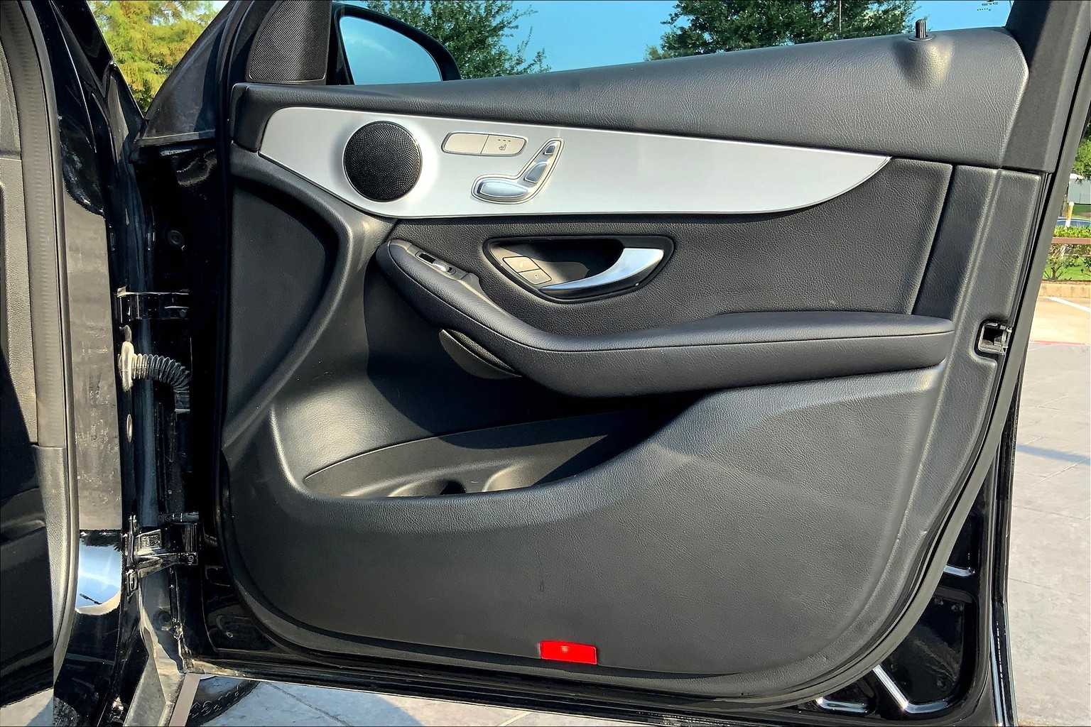 2020 Mercedes Benz GLC 300 photo 15
