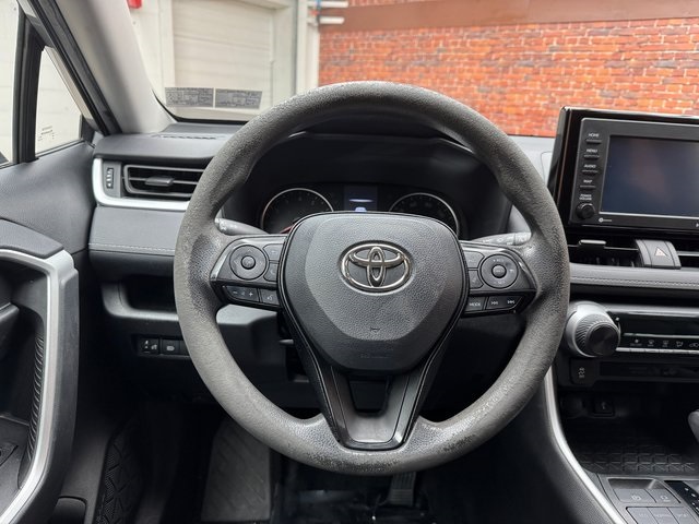 2021 Toyota RAV4 LE photo 14