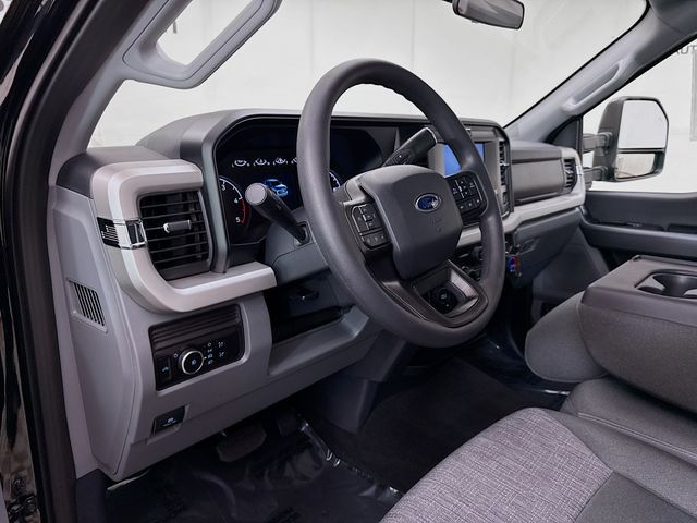 2025 Ford F-350 photo 9