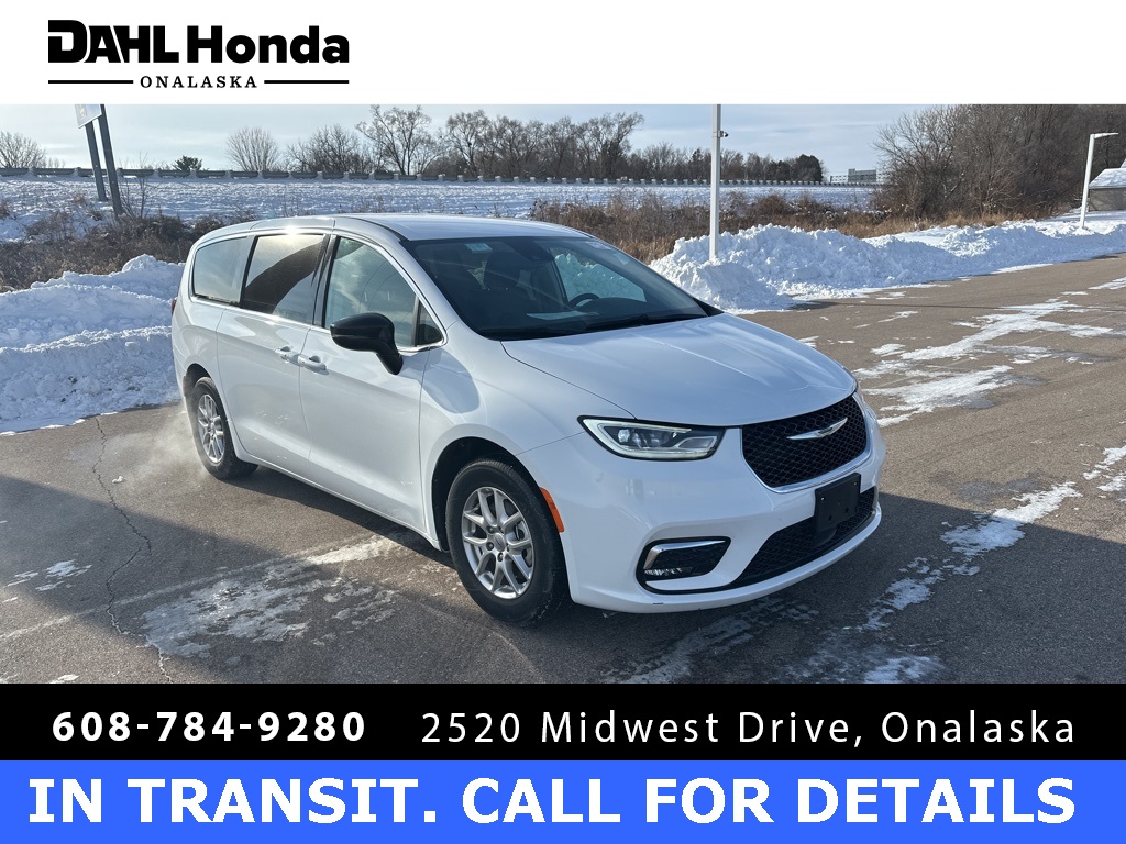 2024 Chrysler Pacifica Touring L's photo