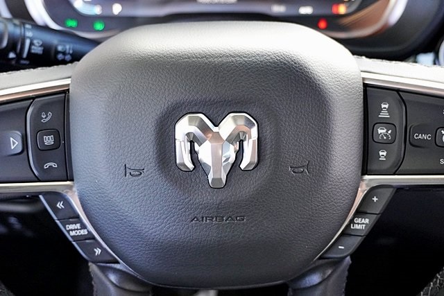 New 2026 Diamond Black Crystal Pearl-Coat Exterior Paint RAM Laramie image 43