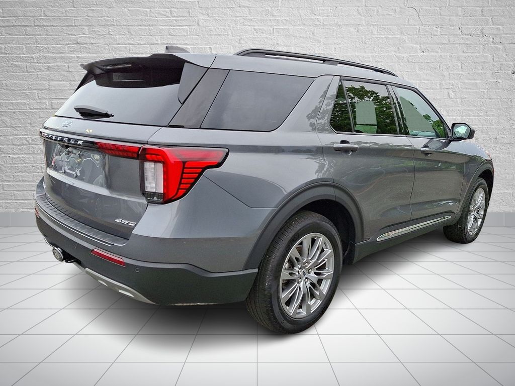 2025 Ford Explorer photo 4