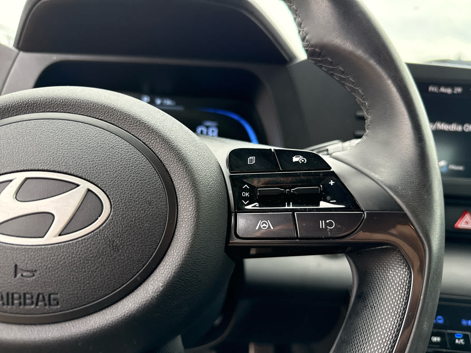 2025 Hyundai Elantra SEL Sport photo 25