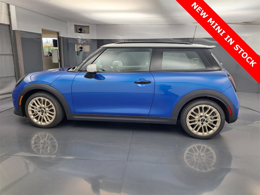 2025 Mini Cooper 2 Door Hardtop Signature photo 5