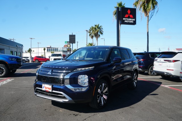 2025 Mitsubishi Outlander SE's photo