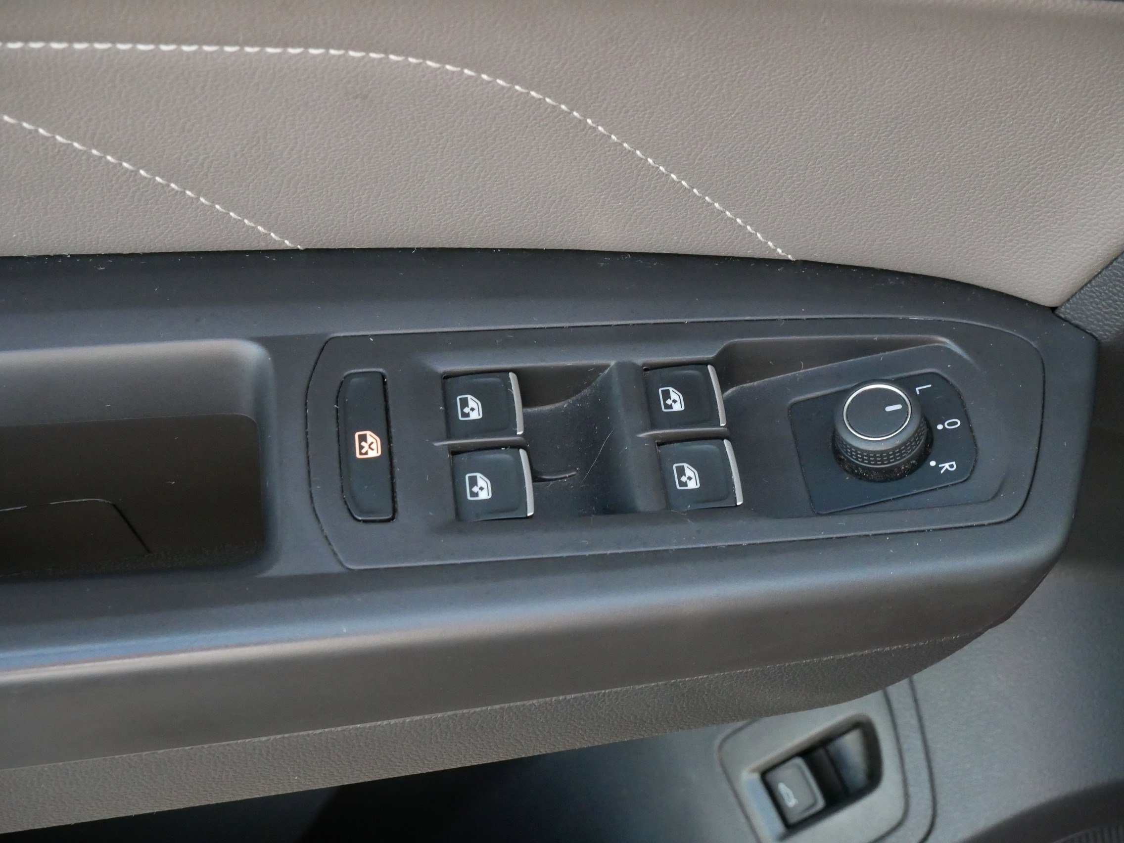 2022 Volkswagen Atlas Cross Sport SE Technology photo 17