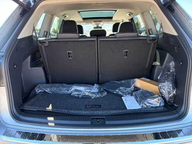 2026 Volkswagen Atlas SEL Premium R-Line photo 4