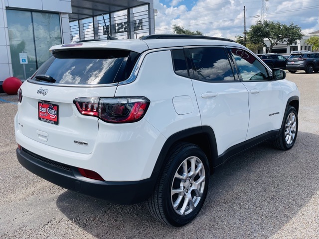 2024 Jeep Compass Latitude Lux photo 4