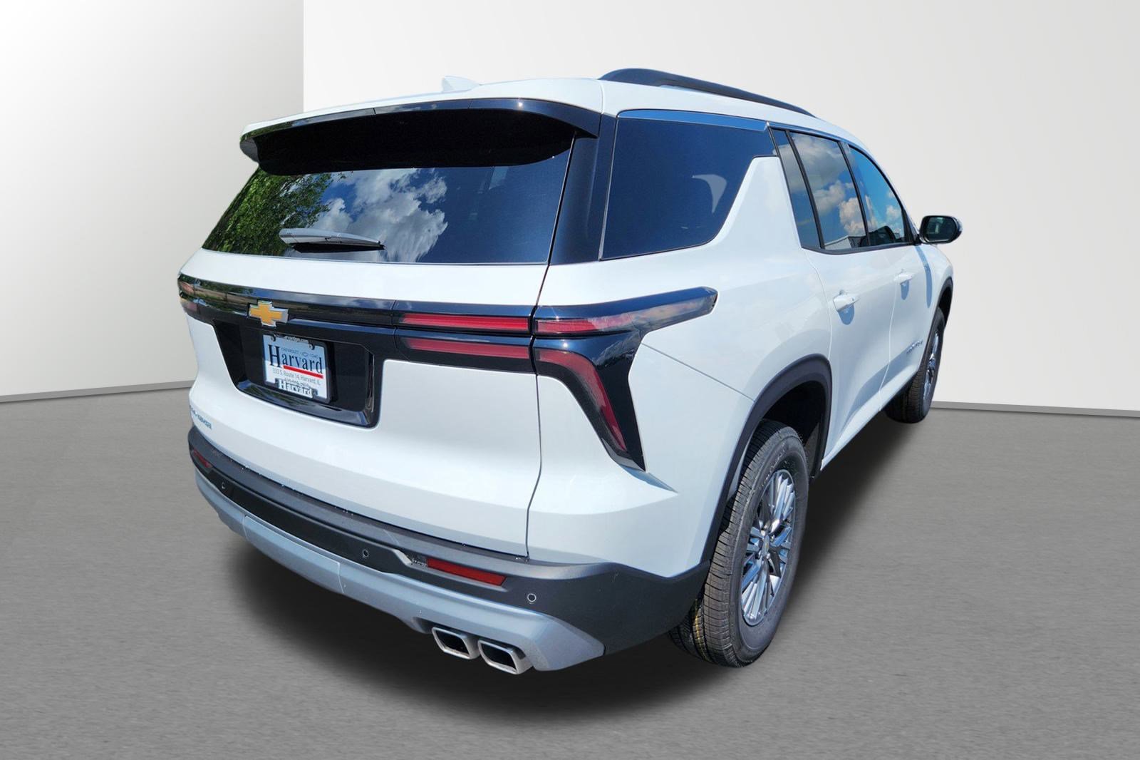 2025 Chevrolet Traverse photo 3
