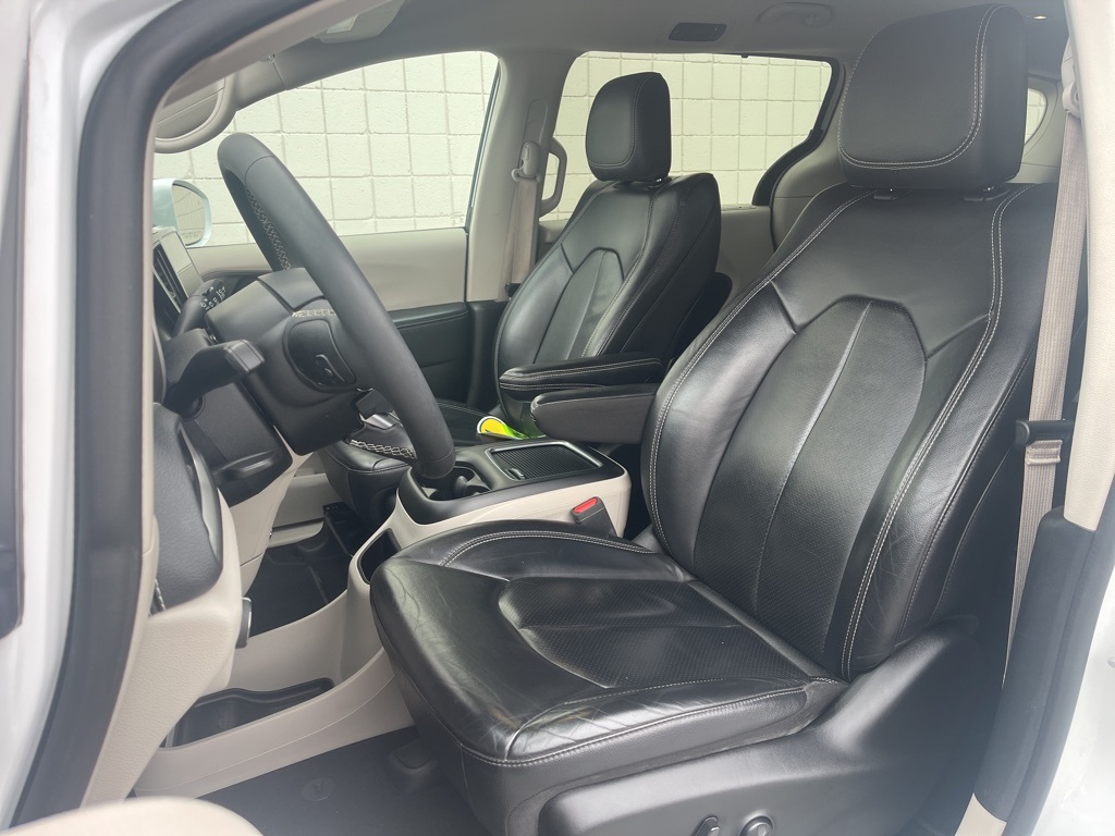 2022 Chrysler Pacifica Touring L photo 27