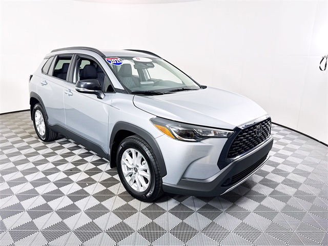 2025 Toyota Corolla Cross LE's photo