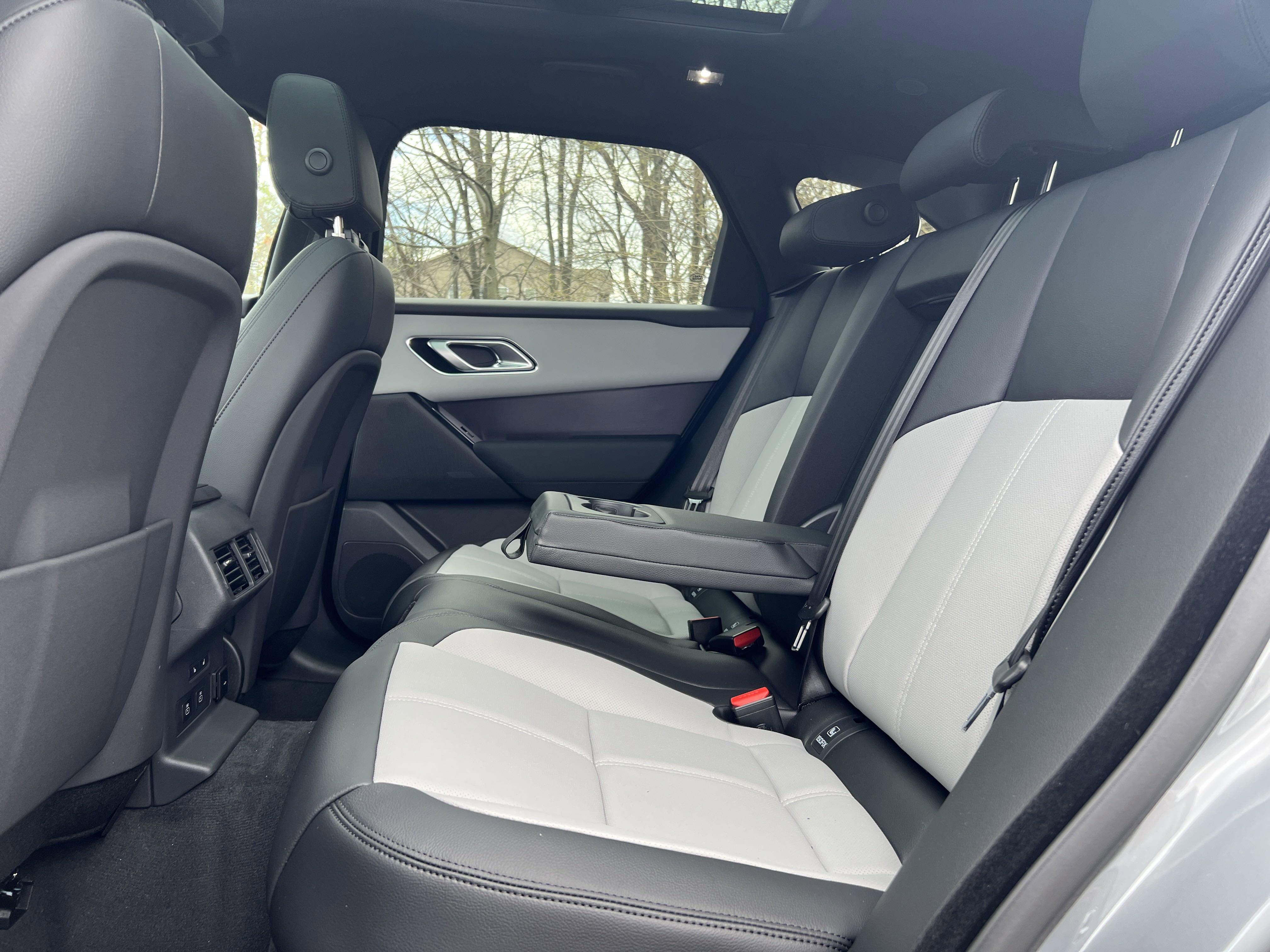 2026 Land Rover Range Rover Velar SE photo 5